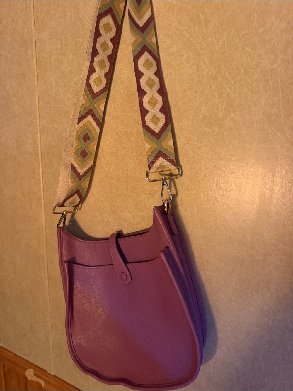 Vegan leather handbag in lavender lilac